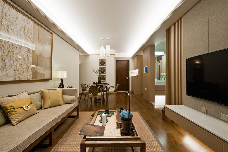 现代风格的客厅里沙发要如何摆放？