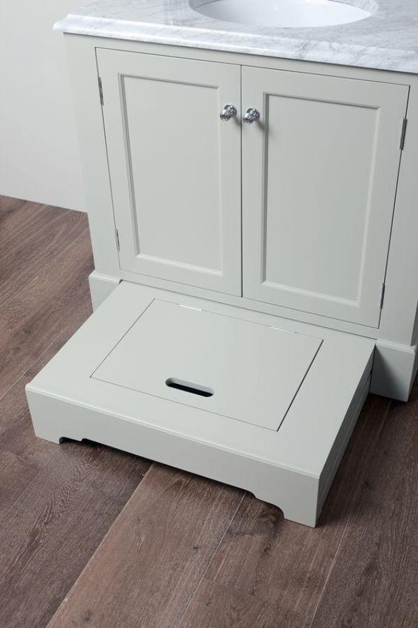 合肥装饰公司：打橱柜时让木工给橱柜下面多加一块板，用着很方便！