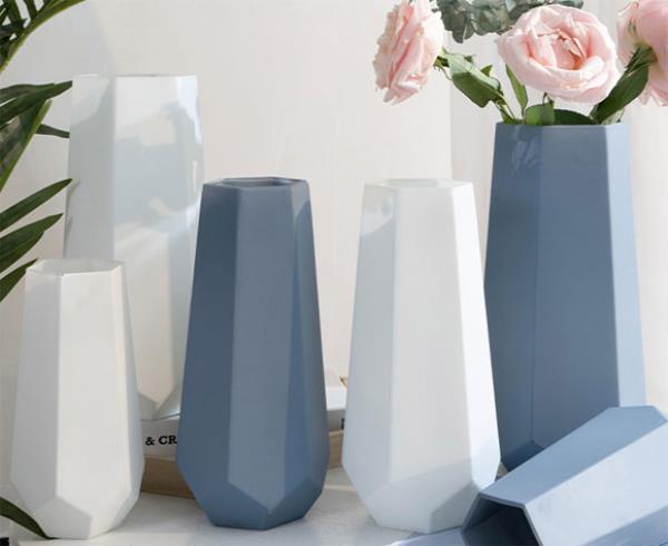大连装饰公司：陶瓷花瓶选购的注意事项！