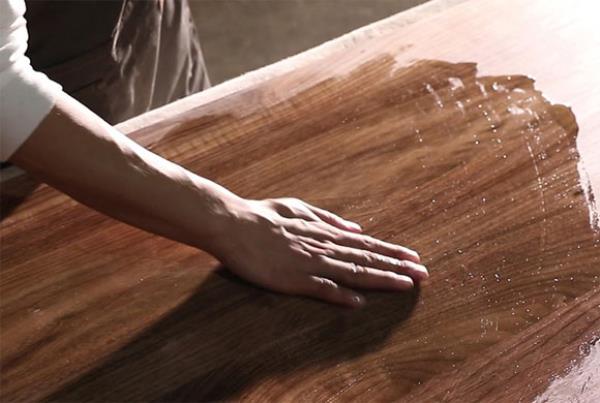 重庆装饰公司：实木餐桌如何选择？实木餐桌保养方法！
