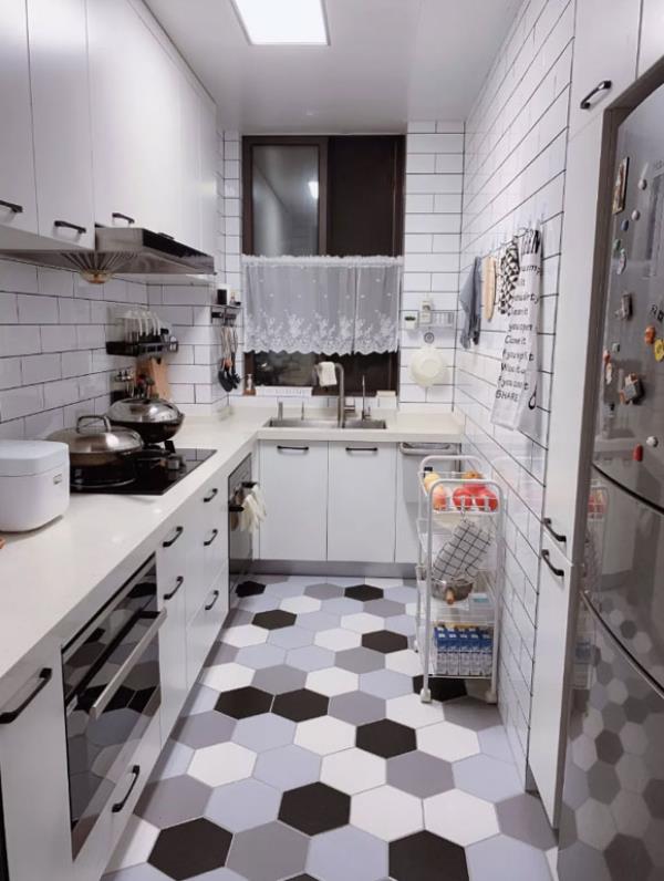 中山装修公司：很经典的厨房装修设计，美观又实用！