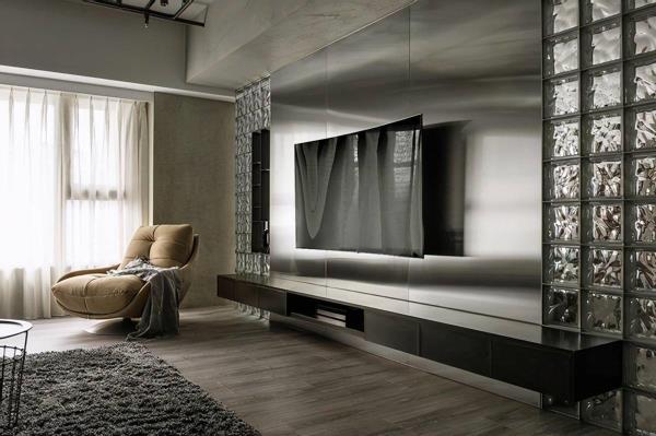 石家庄装修设计公司：不锈钢板拼接玻璃砖，做电视背景墙高颜值！