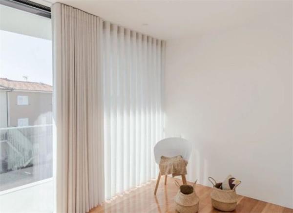 深圳南山家庭装修：客厅设计越简单越实用！