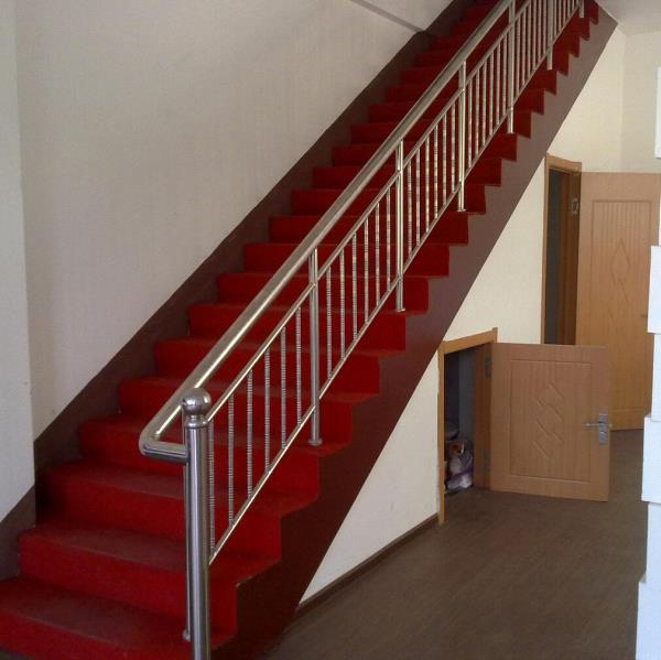 深圳龙华装修公司：复式楼楼梯选择有技巧，记住这几点！