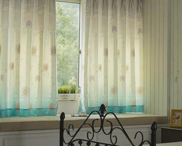太原装修设计：飘窗窗帘可以这样装，舒适又温暖！