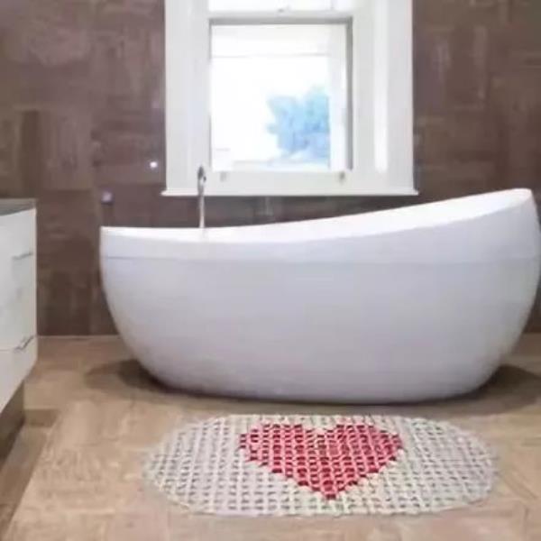 长沙室内设计公司：家里浴室太滑，这些防滑技巧了解下！