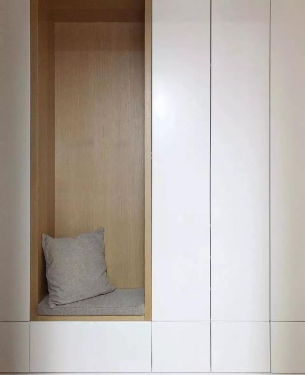 青岛室内装修：两室的简约风设计，太喜欢收纳柜式的电视墙了！