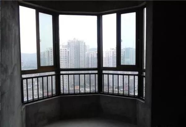 广州装饰公司：开发商装的门窗要换掉吗？