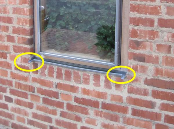 杭州装修公司：国外住宅的外墙窗都留专门的排水槽，非常实用！