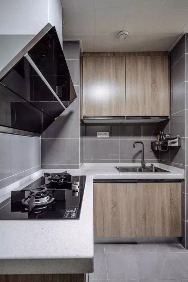 青岛装修公司：厨房太小怎么设计，做个橱柜就没位置了！