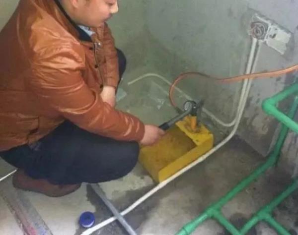 青岛装修公司：水电工程验收，要先进行水管试压测试！