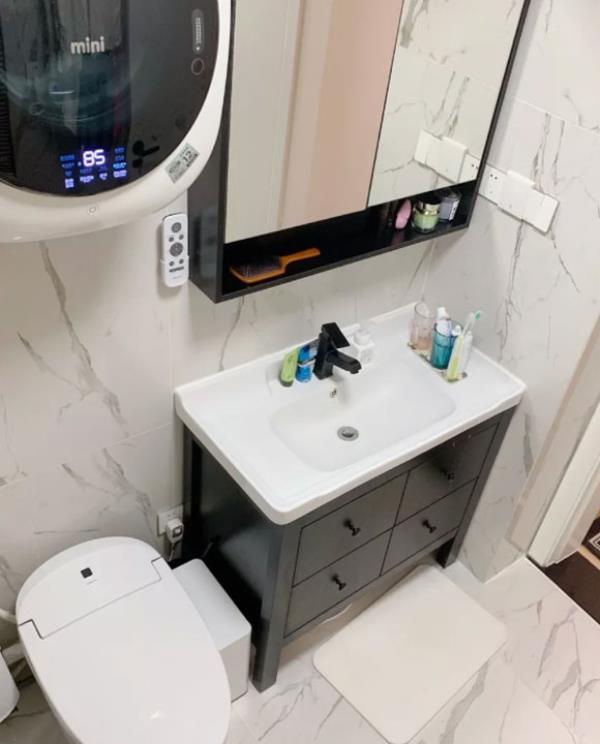南京装潢公司：卫生间装修时浴室柜、台盆和化妆镜的搭配很重要！