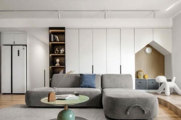 昆山装饰公司：设计简洁的大户型装修，沙发墙装满储物柜！