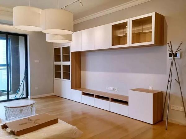 海南装修公司：白+木色的柜子，让小户型变得更舒适！