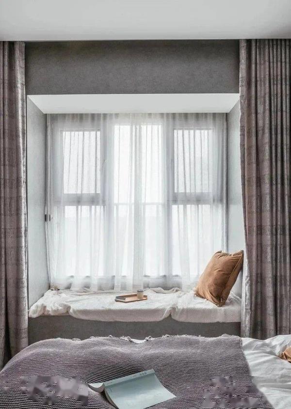 佛山装修公司：飘窗的窗帘是靠墙好，还是靠窗好？