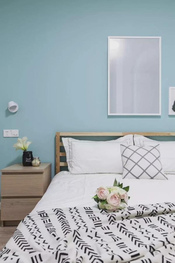 宜宾装饰公司：120㎡新房装修，蓝色墙面+白色家具！