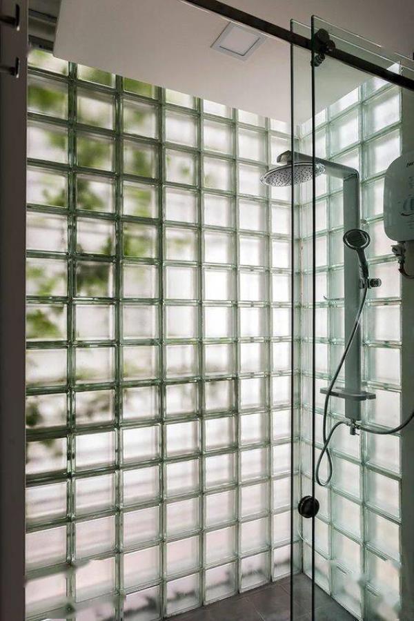 深圳装修公司：玻璃砖被玩出新花样，弧形设计做隔断！