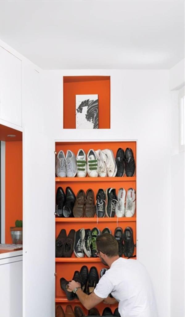 东莞装饰公司：小户型房子装修，吧台侧边做嵌入式鞋柜！