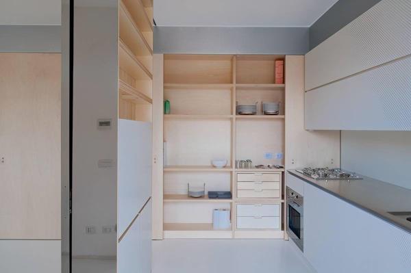 深圳小户型房子装修，厨房装个柜子式的轨道门！