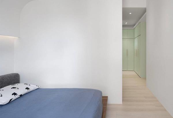 深圳室内装修公司：卧室装修时床尾空间可以这样设计！