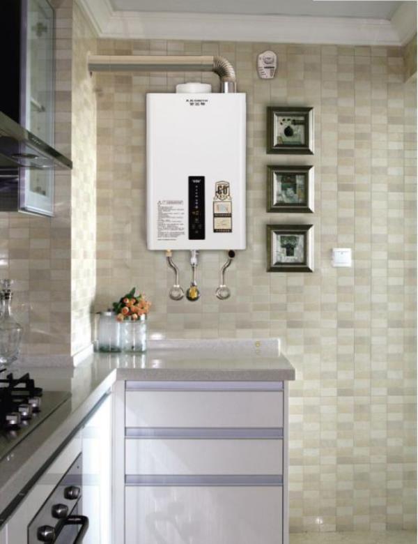 贵阳装饰公司：房子装修时选择热水器要注意什么？