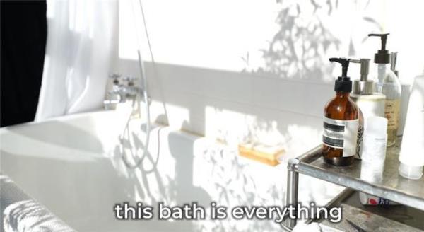 日本奇葩公寓装修：吃饭和娱乐都在浴缸里？