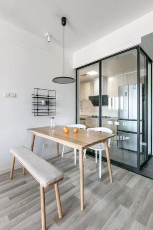 深圳新房装修：大白墙+木地板的简约搭配！