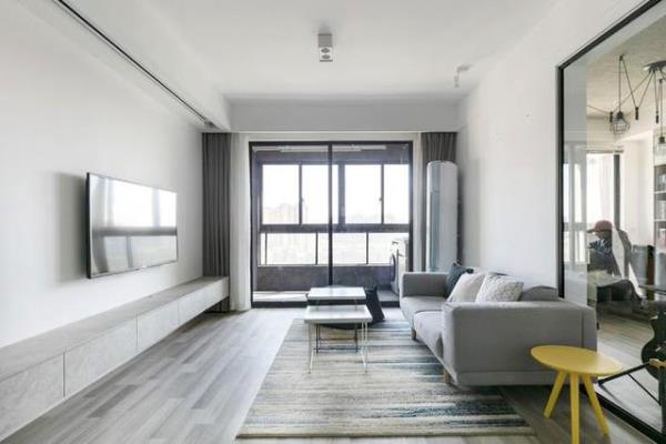 深圳龙华新房装修：大白墙+木地板的简约搭配！