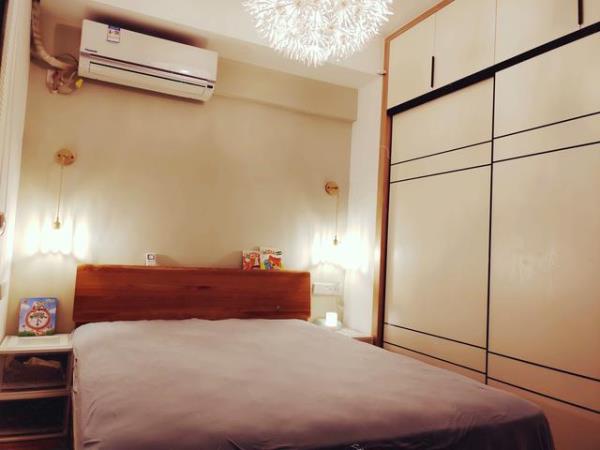 深圳公寓装修：白色家具+原木色搭配！