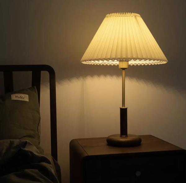 卧室装修时床头灯怎么选择？