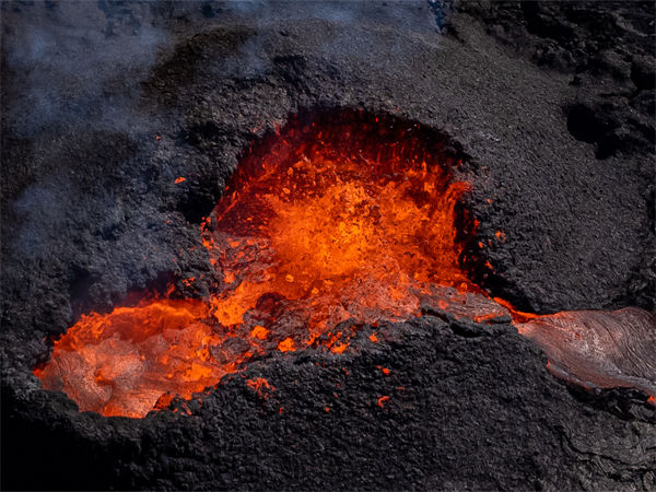 岩浆怕水吗?火山岩浆温度是多少?