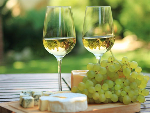白葡萄酒和红葡萄酒的区别是什么?