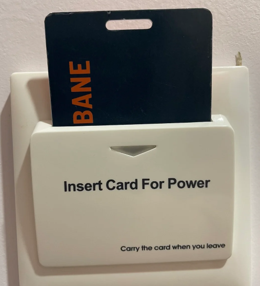 酒店随便插什么卡都能有电吗-酒店房卡可以用什么代替取电